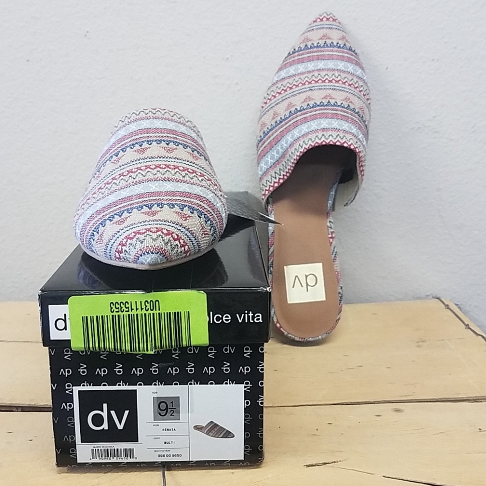 DV Look Tribal Pattern Slip On Flats